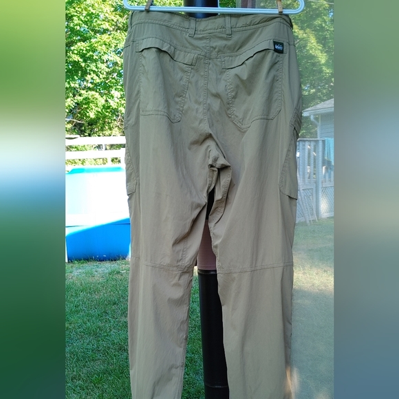 REI Co op relax hiking pants roll up SZ.38 - Picture 8 of 14